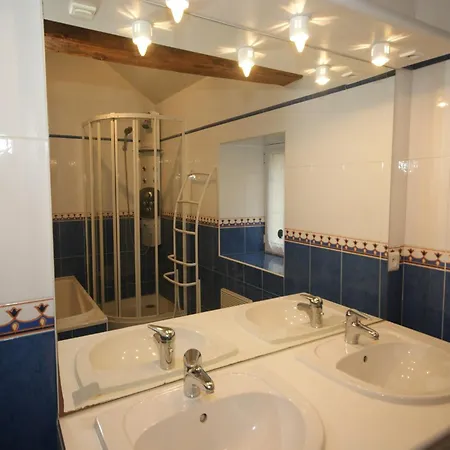 Spacious In With Swimming Pool