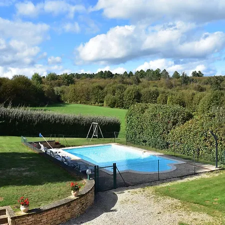 Spacious In With Swimming Pool 펜션 Besse (Dordogne)
