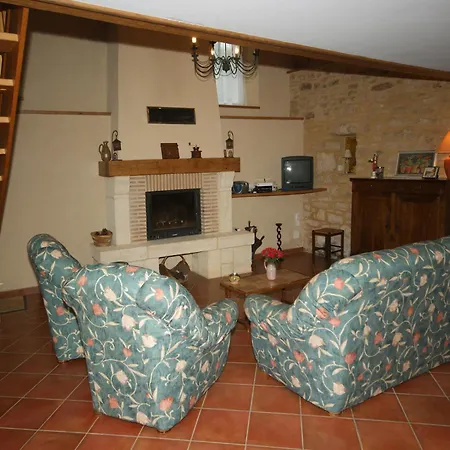 Spacious In With Swimming Pool * Besse (Dordogne)