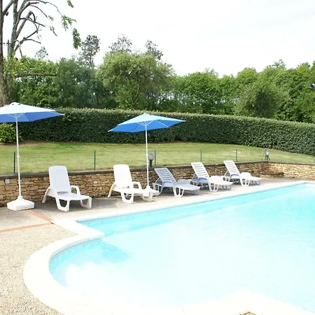 펜션 Spacious In With Swimming Pool