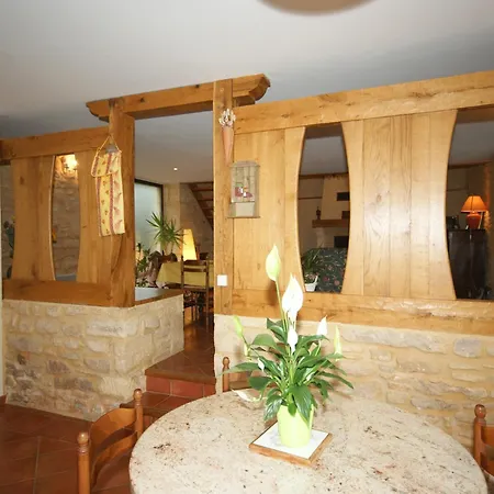 Spacious In With Swimming Pool * Besse (Dordogne)