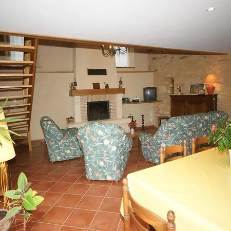 Spacious In With Swimming Pool *