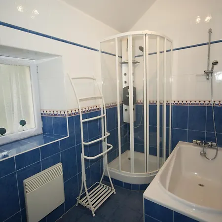 Spacious In With Swimming Pool Besse (Dordogne)