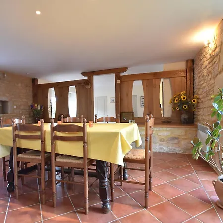Spacious In With Swimming Pool