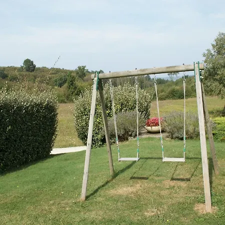 펜션 Spacious In With Swimming Pool Besse (Dordogne)